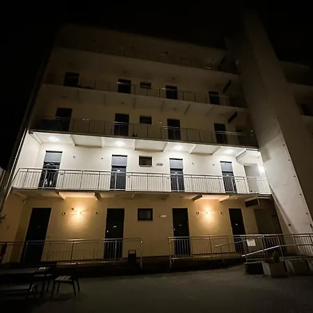 Haas Downtown With Parking Apartment