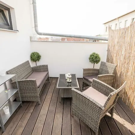 Haas Downtown With Parking Apartment *