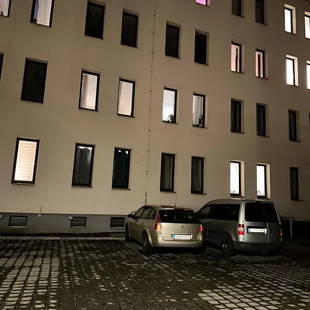 Haas Downtown With Parking Апартаменты *
