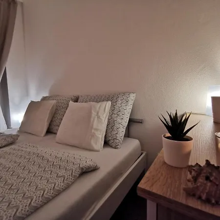 Haas Downtown With Parking Apartment *
