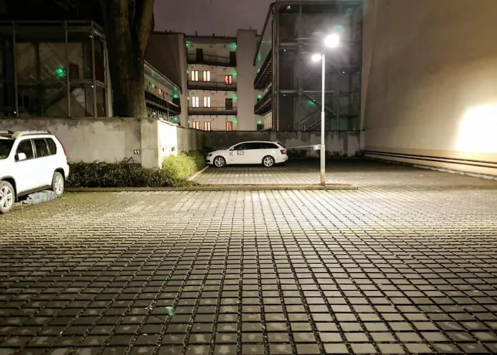 Haas Downtown With Parking *